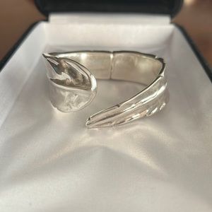 authentic UNOde 50 silver plated hinge style feather Cuff bracelet